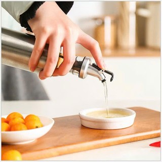 Bình đựng dầu ăn bằng thuỷ tinh bọc inox có vạch chia dung tích rõ nét,  LỌ ĐỰNG DẦU ĂN CHIA VẠCH - MÃ: BINH4735