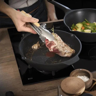 Chảo đúc cao cấp Tefal Robusto hàng nhập khẩu có miệng rót tiện lợi GermanySnT HCM