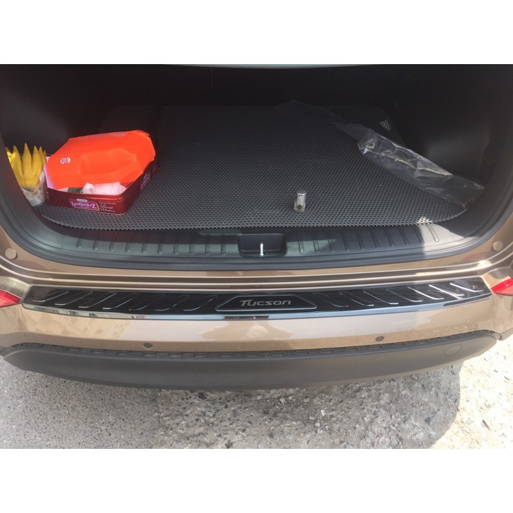 Ốp trầy cốp xe Hyundai Tucson 2016-2021, chống xước cốp Tucson chất liệu Titan cao cấp ( trong và ngoài)