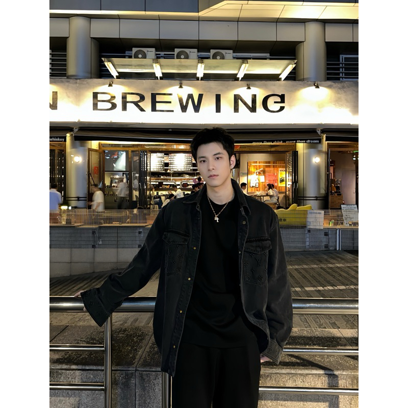 ⚡️[Hight Quality] Áo Khoác Lu1s Vu11on Carpenter Denim Jacket - Điểm Nhấn Logo Nổi Phối Túi Jacket Jeans Street Wear
