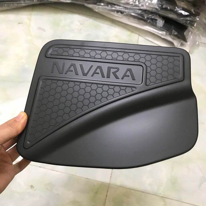 Ốp nắp xăng Nissan Navara 2018-2024, Chất liệu nhựa đen ABS và mạ Crome