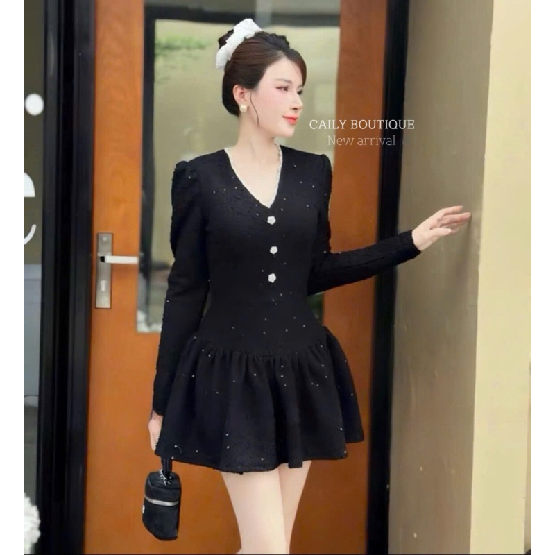 “Veray dress” Đầm nữ cổ V dài tay đính khuy đá blinh blinh thiết kế ôm eo ngắn xoè dập ly sang chảnh | CAILYBOUTIQUE
