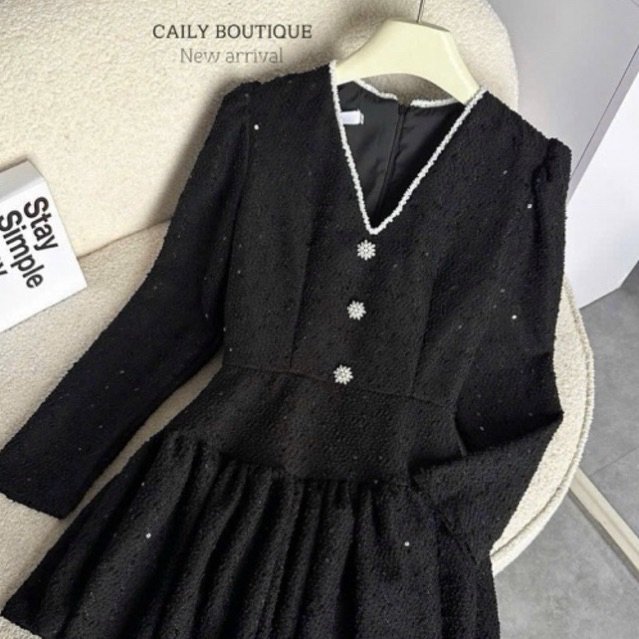 “Veray dress” Đầm nữ cổ V dài tay đính khuy đá blinh blinh thiết kế ôm eo ngắn xoè dập ly sang chảnh | CAILYBOUTIQUE