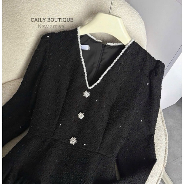 “Veray dress” Đầm nữ cổ V dài tay đính khuy đá blinh blinh thiết kế ôm eo ngắn xoè dập ly sang chảnh | CAILYBOUTIQUE