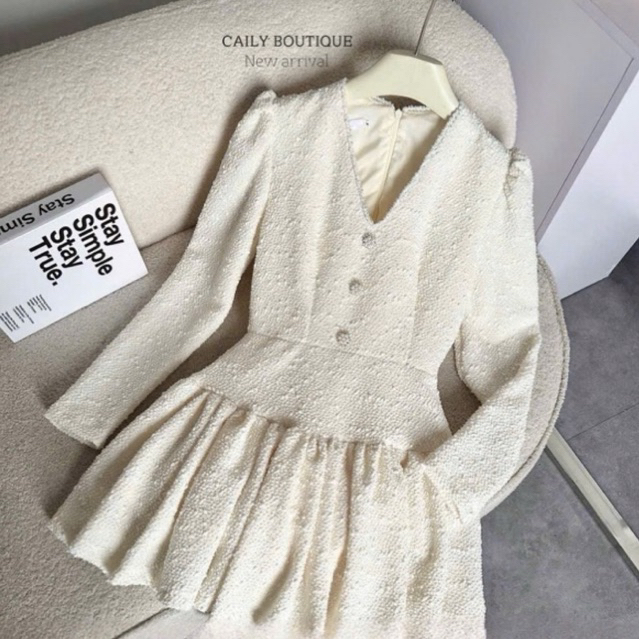 “Veray dress” Đầm nữ cổ V dài tay đính khuy đá blinh blinh thiết kế ôm eo ngắn xoè dập ly sang chảnh | CAILYBOUTIQUE