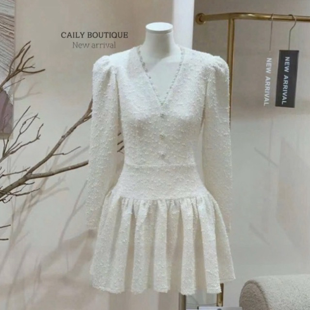 “Veray dress” Đầm nữ cổ V dài tay đính khuy đá blinh blinh thiết kế ôm eo ngắn xoè dập ly sang chảnh | CAILYBOUTIQUE