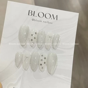Nailbox thiết kế trắng thạch mix ngôi sao bạc form oval basic Bloom.nailbox