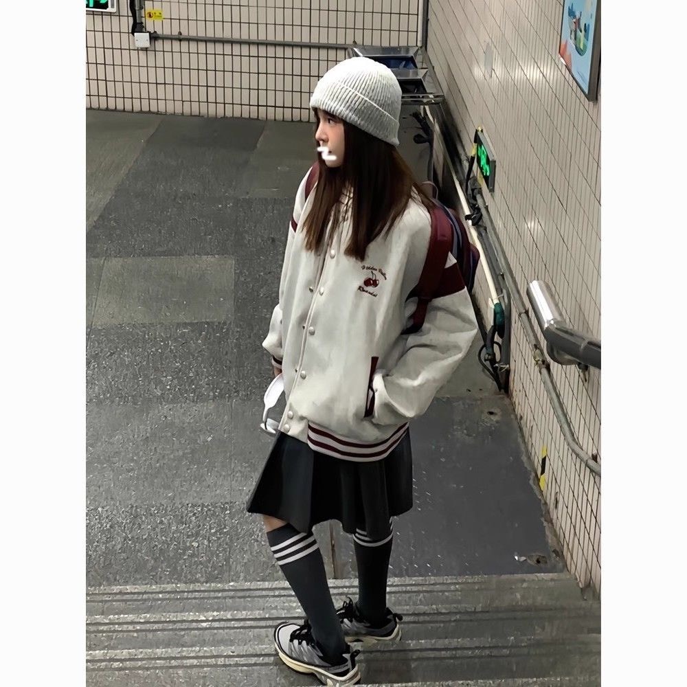 (SẴN)Áo khoác varsity jacket unisex màu ghi trơn viền đỏ họa tiết quả cherry khuy bấm dày dặn bóng chày AK001 - Tiktik