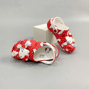 Sục classic đỏ họa tiết Hello Kitty cao cấp tặng kèm 2 charm con to xịn, jibbitz đầu hello kitty to siêu cut