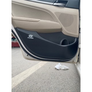 Bộ Dán Chống Xước Tapli Cửa Xe Hyundai Elantra - Viền Vân Da Carbon Cao Cấp( tặng 1 bộ gương cầu lồi)
