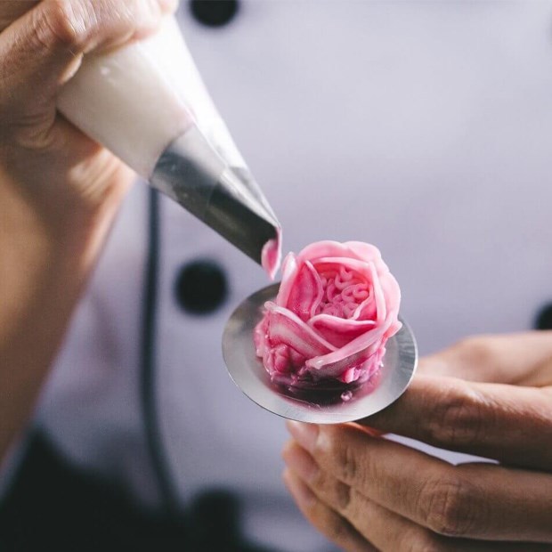 Dù Xoay Bắt Kem bắt bông kem trong bánh sinh nhật