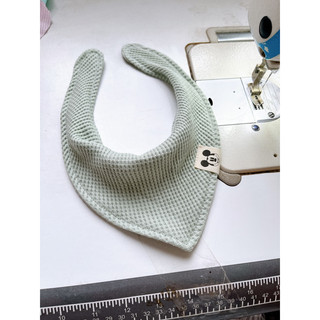 Yếm cổ chất liệu cotton wafflet, yếm dày dặn ,giữ ấm cổ cho bé