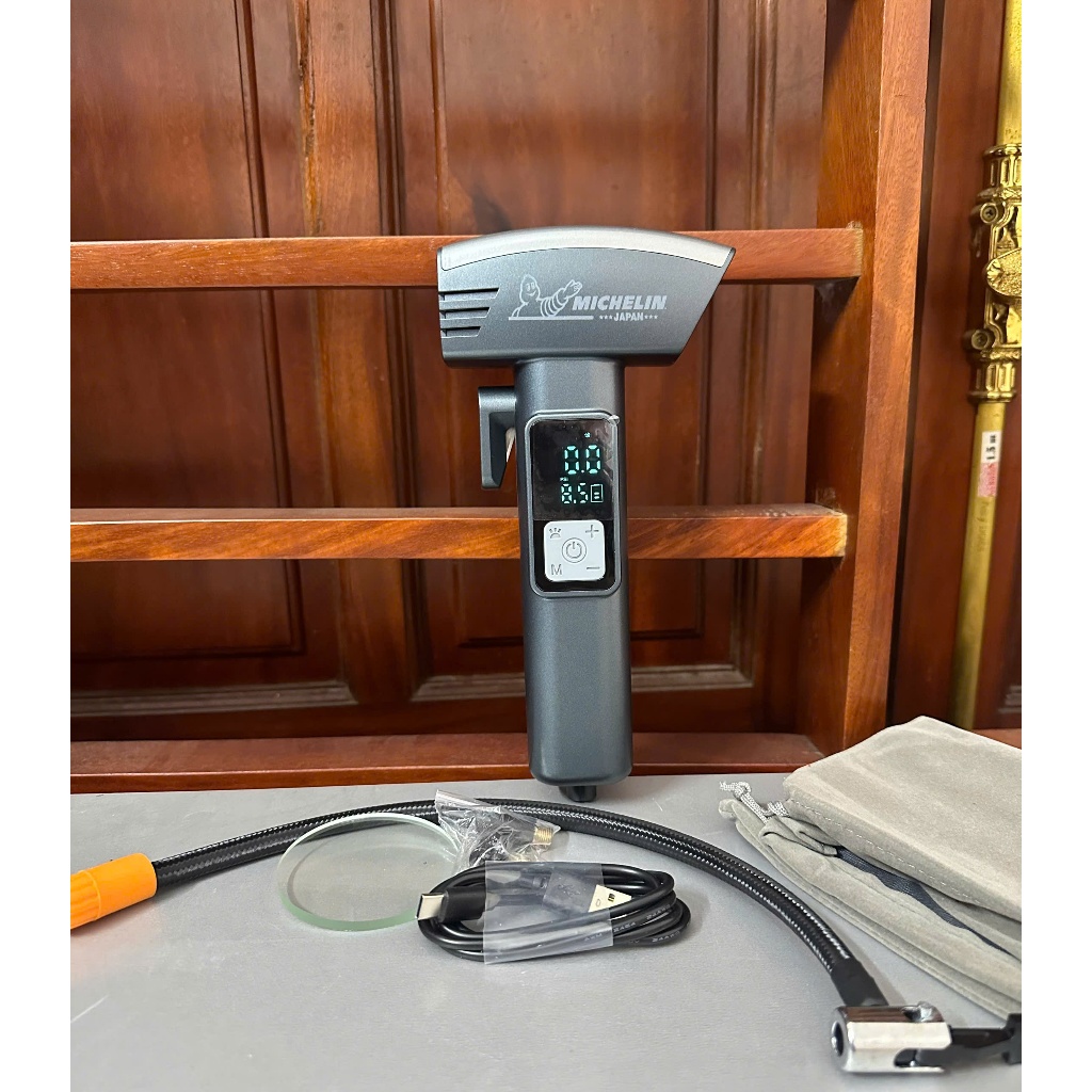 Bơm Xe Dùng Pin Michelin - Japan Công suất7.4V , Dung Lượng Pin 4000mah.