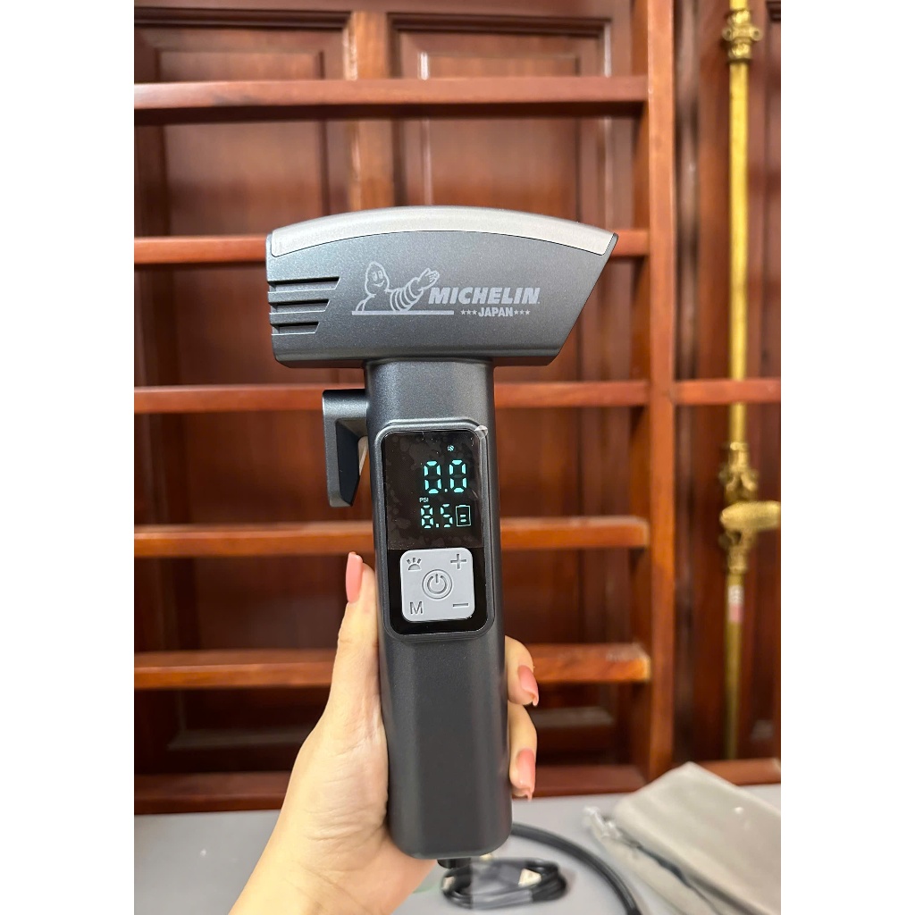 Bơm Xe Dùng Pin Michelin - Japan Công suất7.4V , Dung Lượng Pin 4000mah.