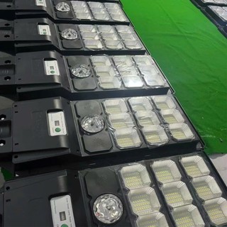Đèn năng lượng mặt trời sân vườn Party light Vạn Năng Solar