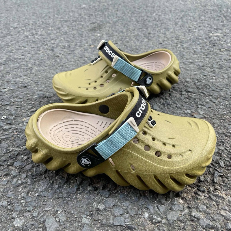 Chỉ còn size 36-37] Dép crocs chính hãng lỗi cắt mẫu echo màu xanh rêu EXR  cực ngầu | Shopee Việt Nam