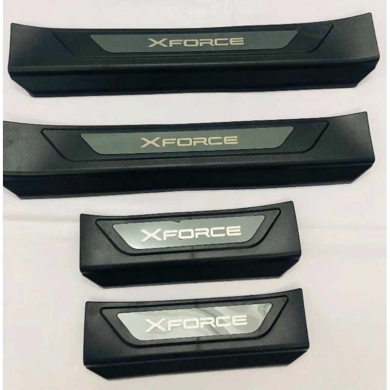 Ốp bậc cửa bên ngoài xe Xforce chất liệu nhựa chữ 3D tráng gương (Hàng cao cấp)