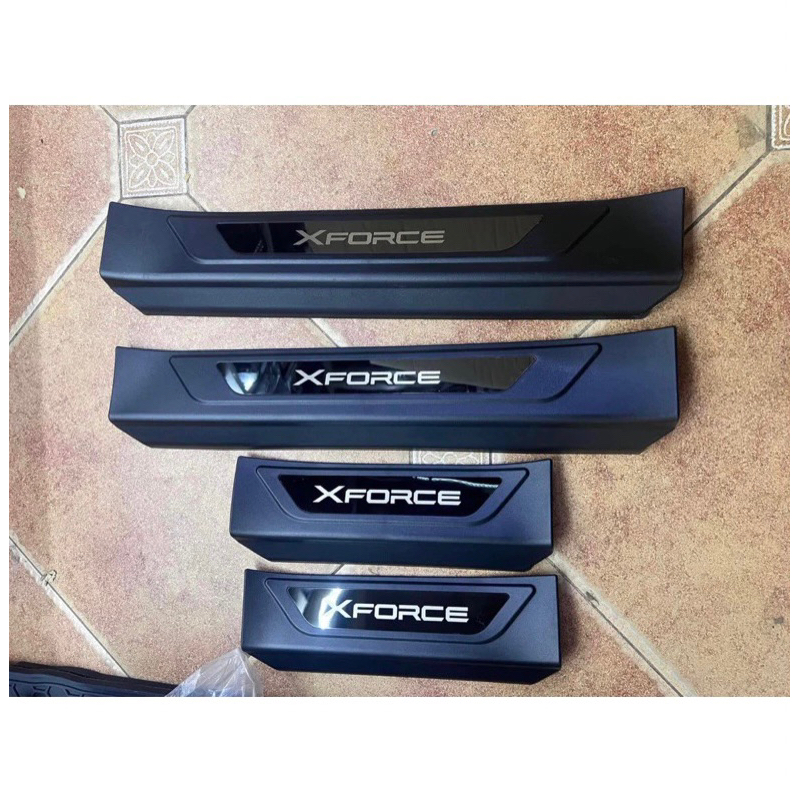 Ốp bậc cửa bên ngoài xe Xforce chất liệu nhựa chữ 3D tráng gương (Hàng cao cấp)