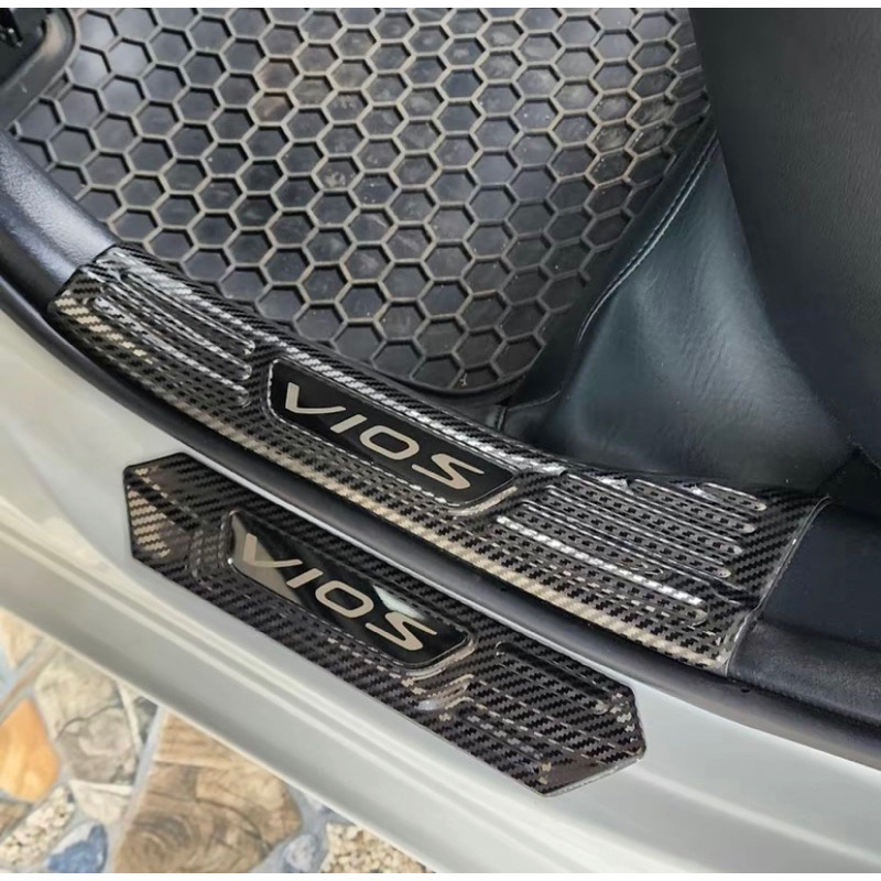 Ốp bậc cửa, nẹp bước chân xe Toyota vios 2019-2026 Vân carbon hàng cao cấp