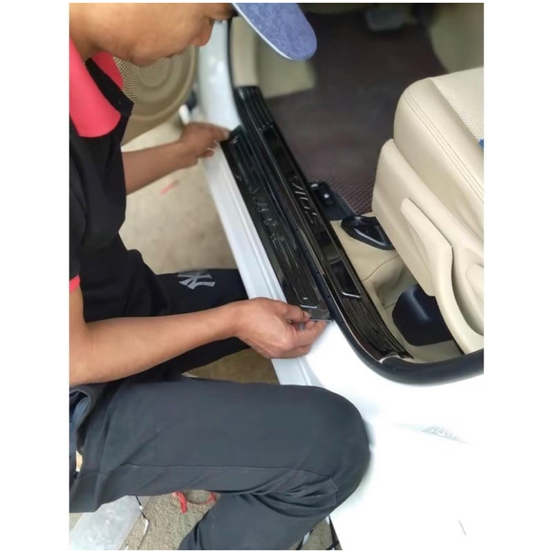 Ốp bậc cửa, nẹp bước chân xe #Toyota Vios 2019-2026 Vân titan hàng cao cấp không gỉ