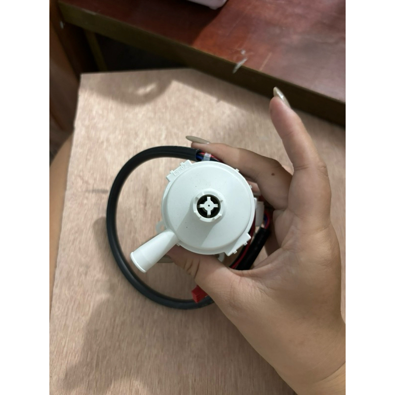 Bơm nước ngưng máy lạnh , điều hoà âm trần Daikin