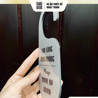 BẢNG YÊU CẦU DỌN PHÒNG KHÁCH SẠN • MÓC TREO TAY NẮM CỬA HOTEL SONG NGỮ • ALU NHŨ BẠC [B02]