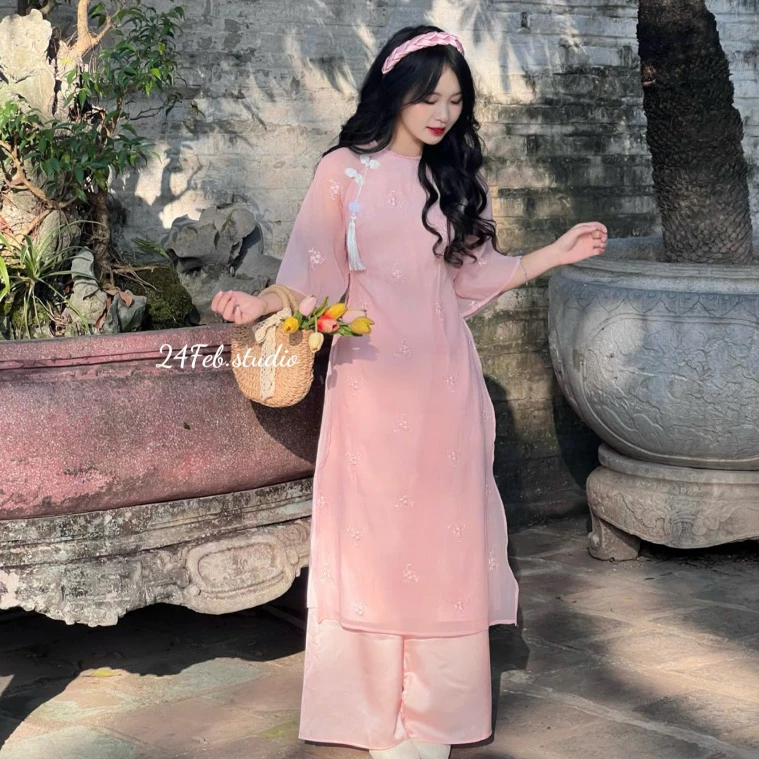 Áo dài cách tân nữ 4 tà vải tơ thêu cổ tết tròn đính nơ