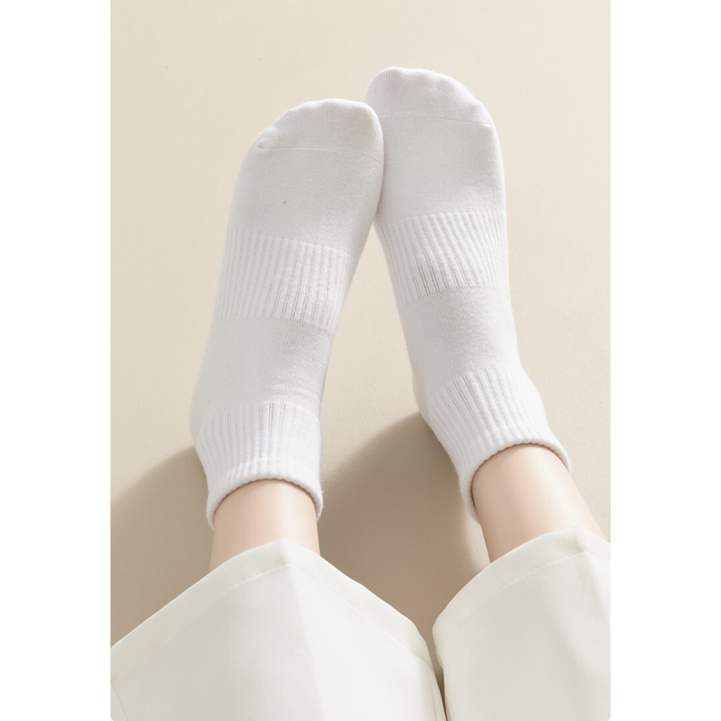 Tất vớ nam nữ cổ lửng trắng đen basic, chất liệu cotton co giãn 4 chiều - Ekiu Shop
