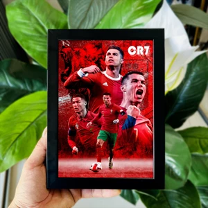 Poster Tranh Ảnh Để Bàn Cầu Thủ Bóng Đá Cristiano Ronaldo (CR7) Decor Không Gian Làm Việc, Quà Tặng (Có Thể Treo)