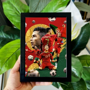 Tranh Ảnh Để Bàn Poster Cầu Thủ Bóng Đá Cristiano Ronaldo (CR7) Decor Không Gian Làm Việc, Quà Tặng (Có Thể Treo)