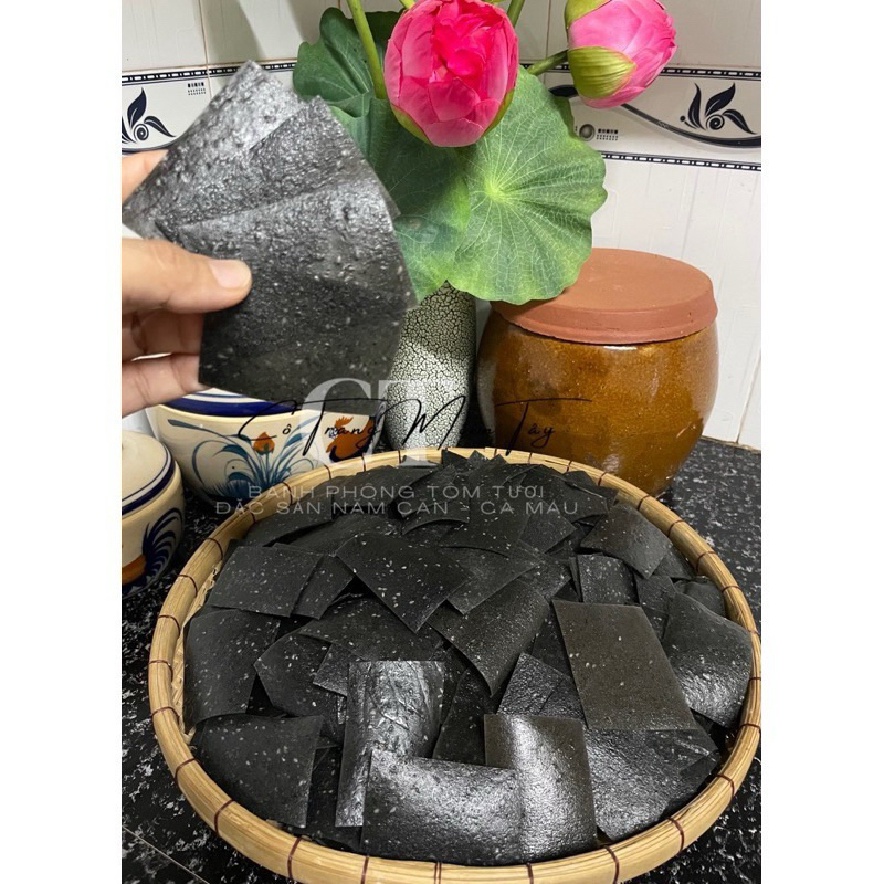 Bánh Phồng Mè Đen Cô Trang Miền Tây Đặc Sản Năm Căn -Cà Mau (Túi Zip 500gram)