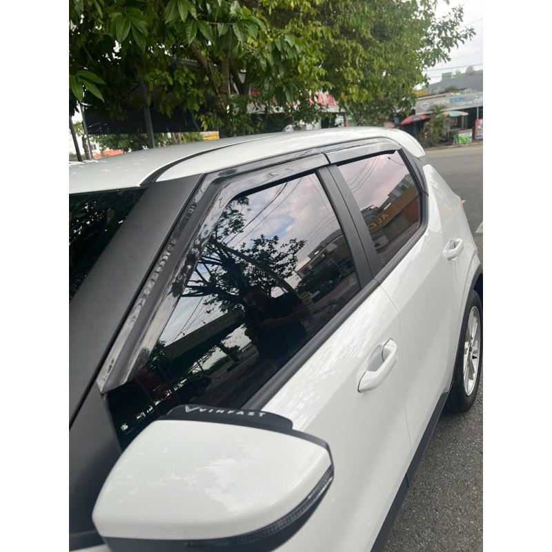 vè che mưa xe vf5