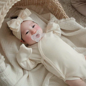 Set body kèm turban và tất chân nơ cho bé yêu mặc đầy tháng sự kiện