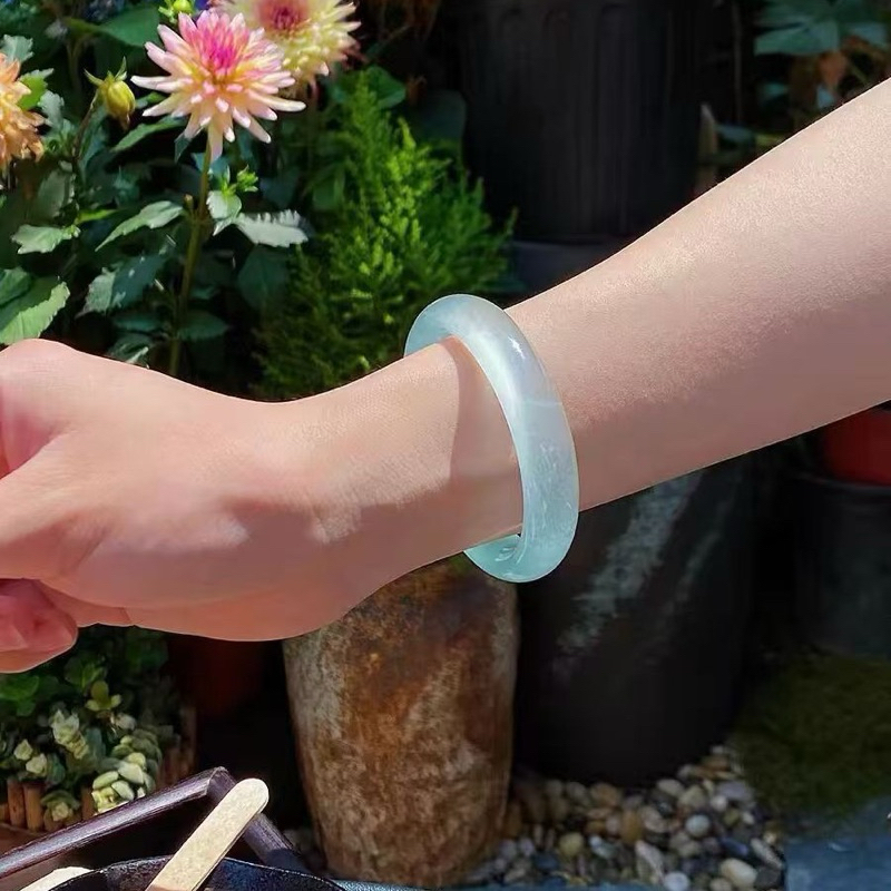 Ảnh Vòng Tay Thạch Anh Tự Nhiên Màu Xanh Hợp Mệnh Thuỷ Mộc - Ngọc Trai Trường Thịnh 3