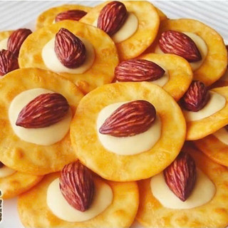 Bánh quy hạnh nhân Nhật Bản mùi vị thơm ngon,bổ sung dinh dưỡng