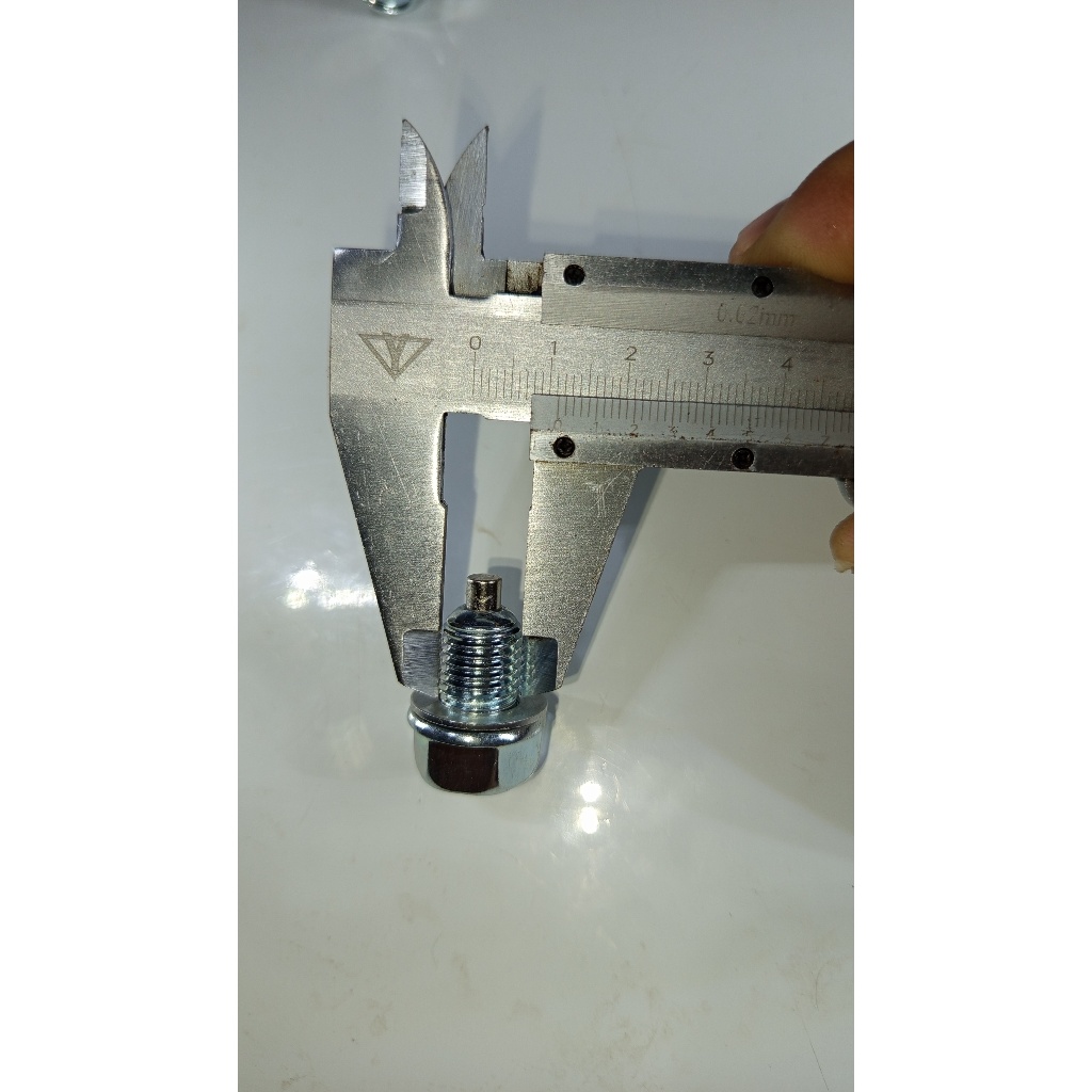 Ốc Nhớt có Nam Châm, Có lông đền nhôm, Thép mạ màu Titan thời trang, chống rỉ nhớt và bảo vệ động cơ khỏi mạt kim loại