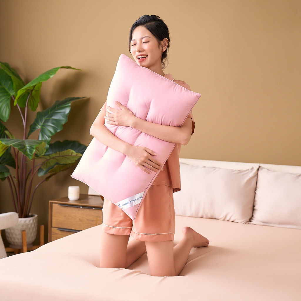 Ảnh Combo Ruột gối nằm lông vũ nhân tạo Mochi 45x65cm & Vỏ gối lụa tencel Airsilk mềm mịn - Goodnigth Bedding 1