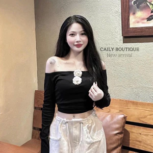 “Alii Top” Áo trễ vai dài tay đính hoa trà trắng cách điệu thiết kế ôm body tôn dáng sang chảnh | MIU.STUDIO