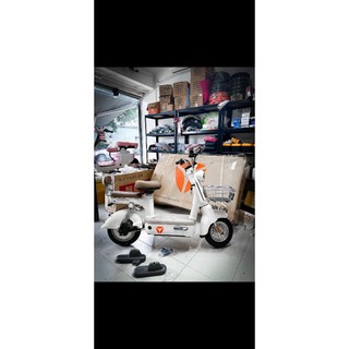 Nhựa bít giỏ xe điện yadea i8