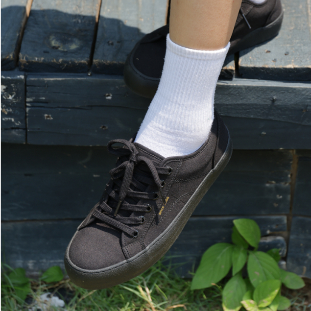 Giày Sneaker Vải Canvas Nam Nữ E18 Black DIncox - Giày Vải Đen Năng Động - Đế Khâu Bền Bỉ | BigBuy360 - bigbuy360.vn