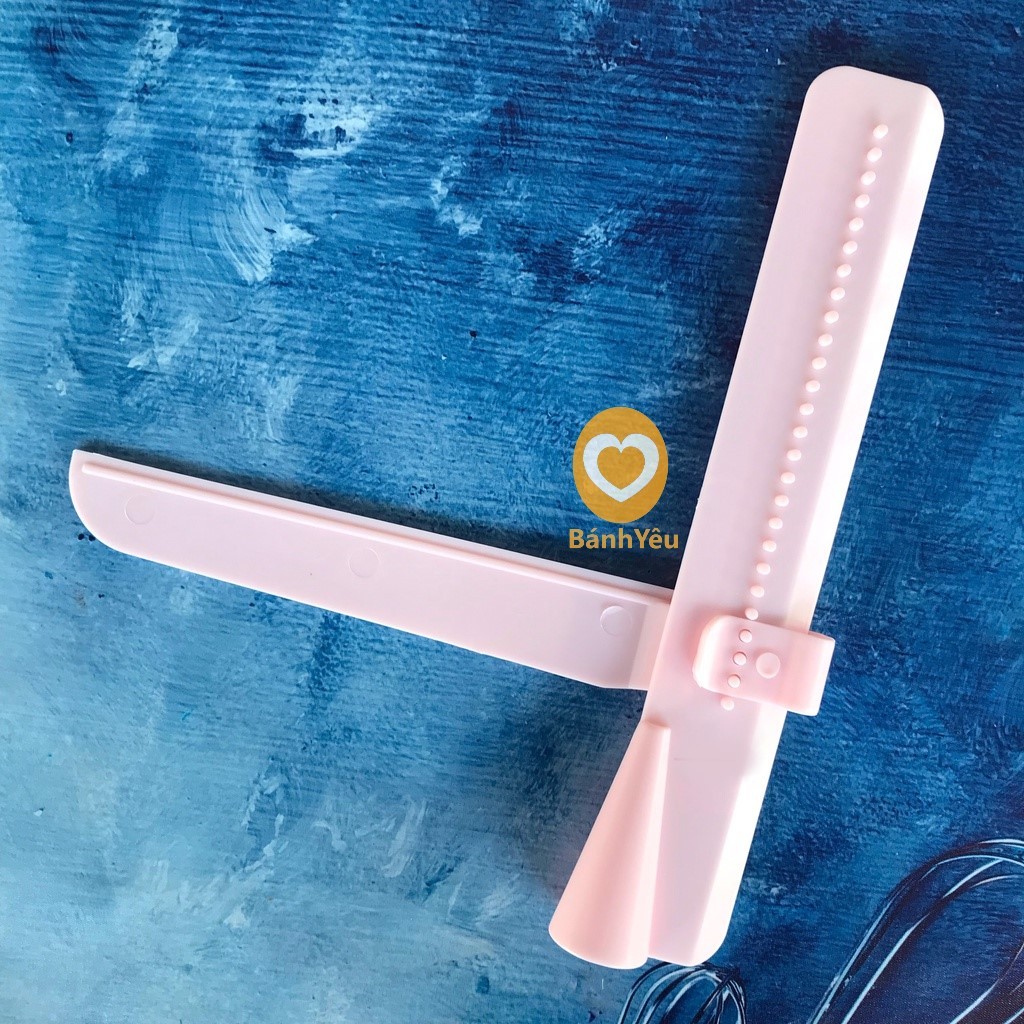Dụng Cụ Chà Láng Mặt Bánh Kem 2 Cạnh - DC113