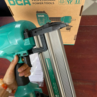 Máy bắn đinh bê tông dùng hơi DCA A03-ST64C