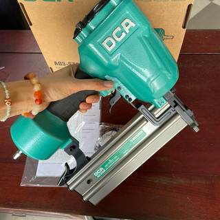Máy bắn đinh bê tông dùng hơi DCA A03-ST64C