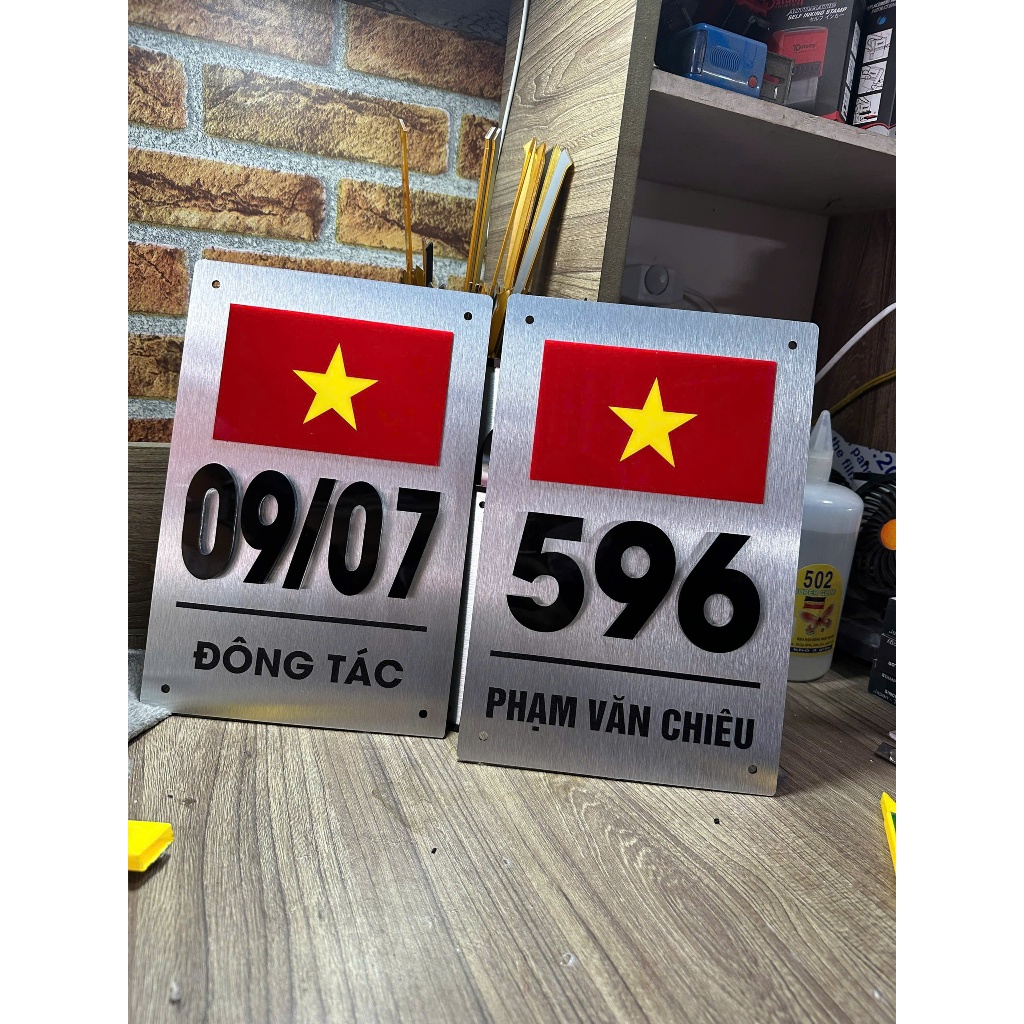 BIỂN SỐ NHÀ CỜ ĐỎ SAO VÀNG,Màu xước bạc  SỐ NỔI