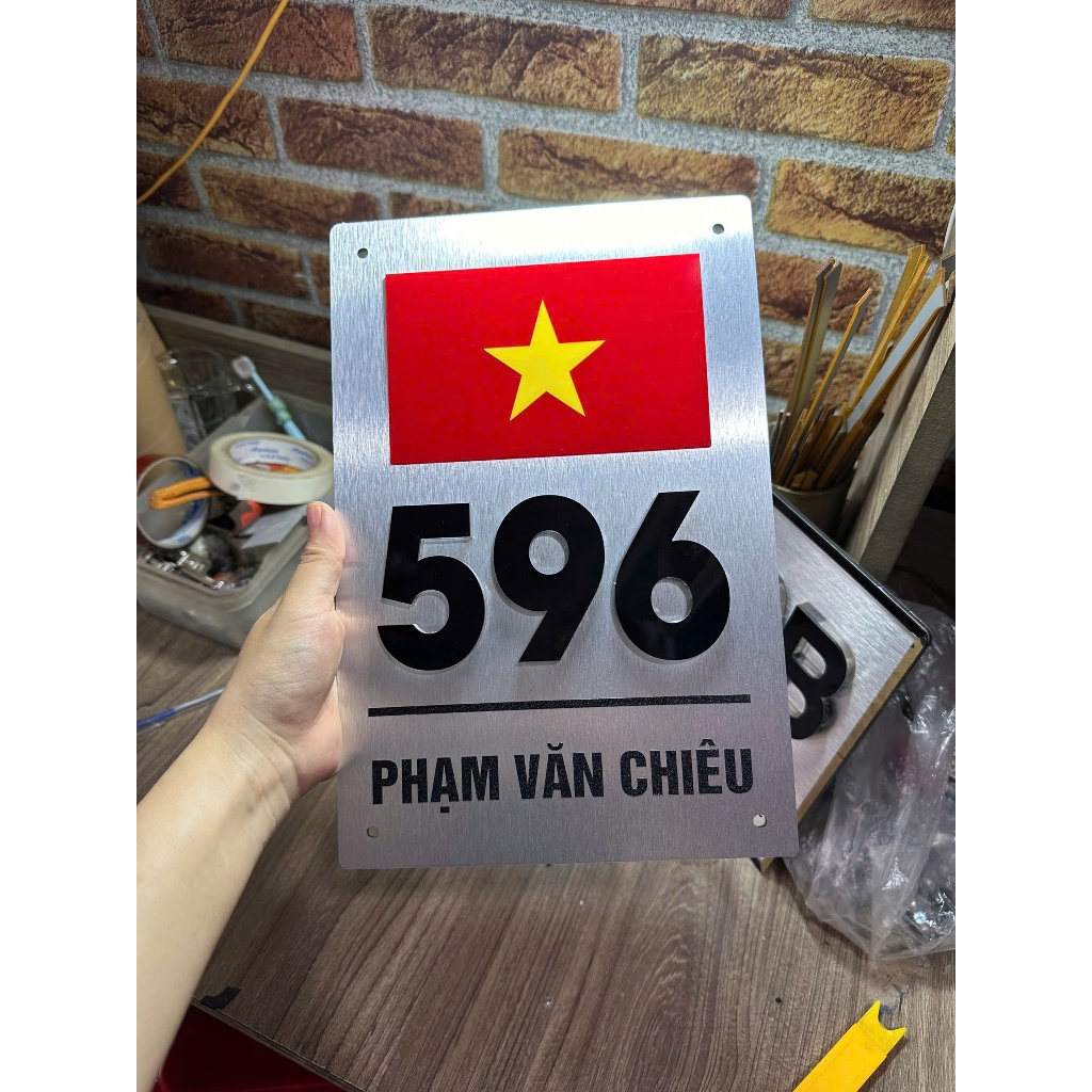 BIỂN SỐ NHÀ CỜ ĐỎ SAO VÀNG,Màu xước bạc  SỐ NỔI