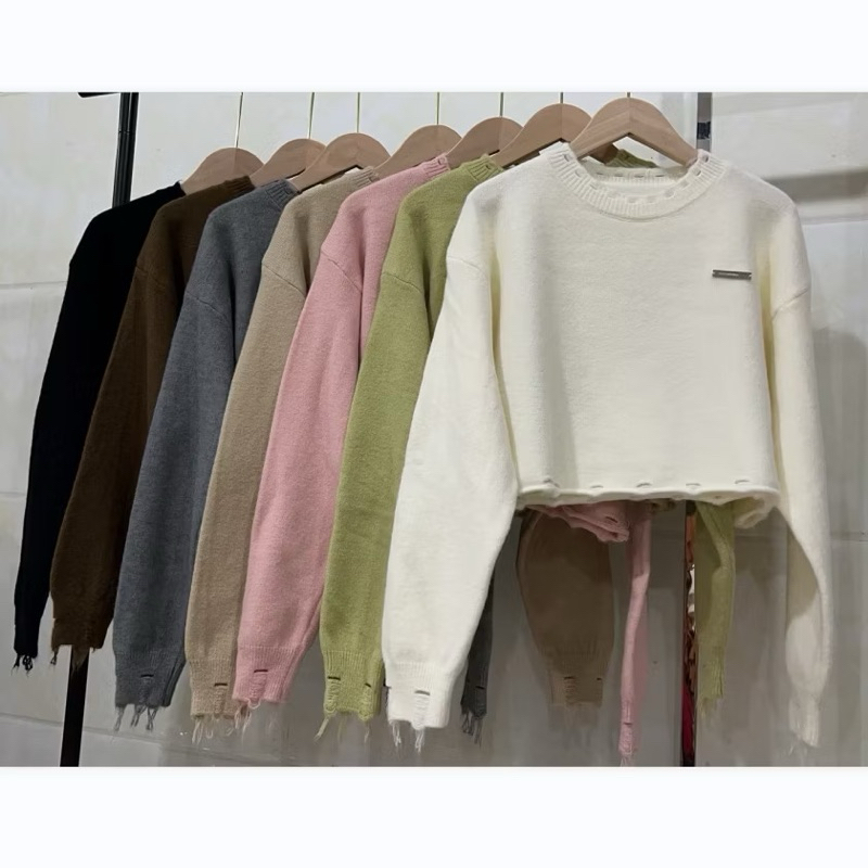 Áo len croptop tay dài cổ tròn rách viền đính tag phong cách | Shopee ...