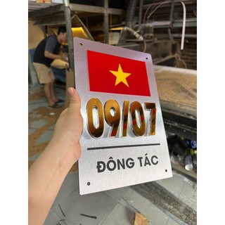 ( GIAO HỎA TỐC) BIỂN SỐ NHÀ CỜ ĐỎ SAO VÀNG,Màu xước bạc + Alu vàng gương