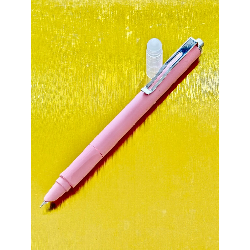 [Mực xóa tẩy] Combo bút KT(M) tặng mực tẩy xóa được, ngòi êm trơn, siêu bền. Thay được nhiều ngòi, dùng được nhiều loai