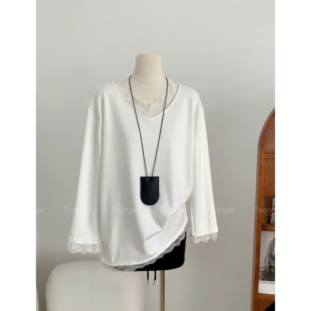 Triangle - Warm White Shirt (Giá thanh lý, không hoàn hàng) Áo thun chần bông màu trắng phối ren đơn giản