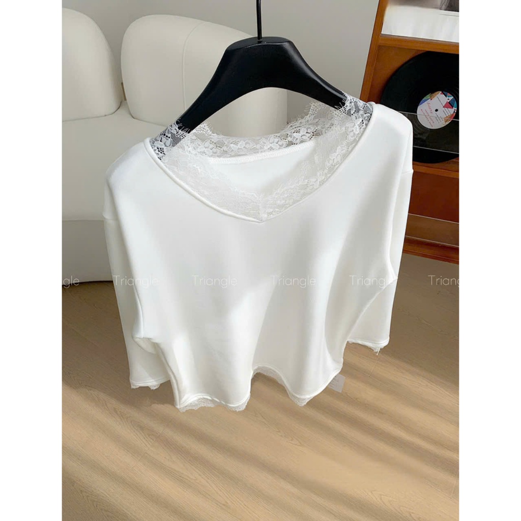 Triangle - Warm White Shirt (Giá thanh lý, không hoàn hàng) Áo thun chần bông màu trắng phối ren đơn giản